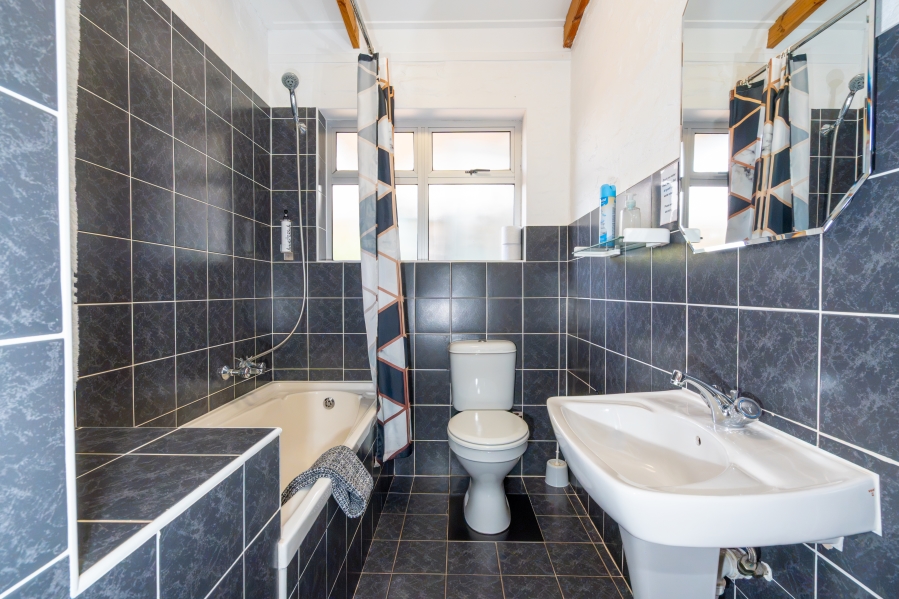 6 Bedroom Property for Sale in Middedorp Western Cape